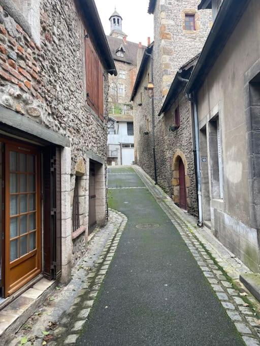 Au Coeur De La Cite Medievale Montluçon Buitenkant foto