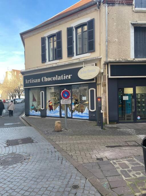 Au Coeur De La Cite Medievale Montluçon Buitenkant foto